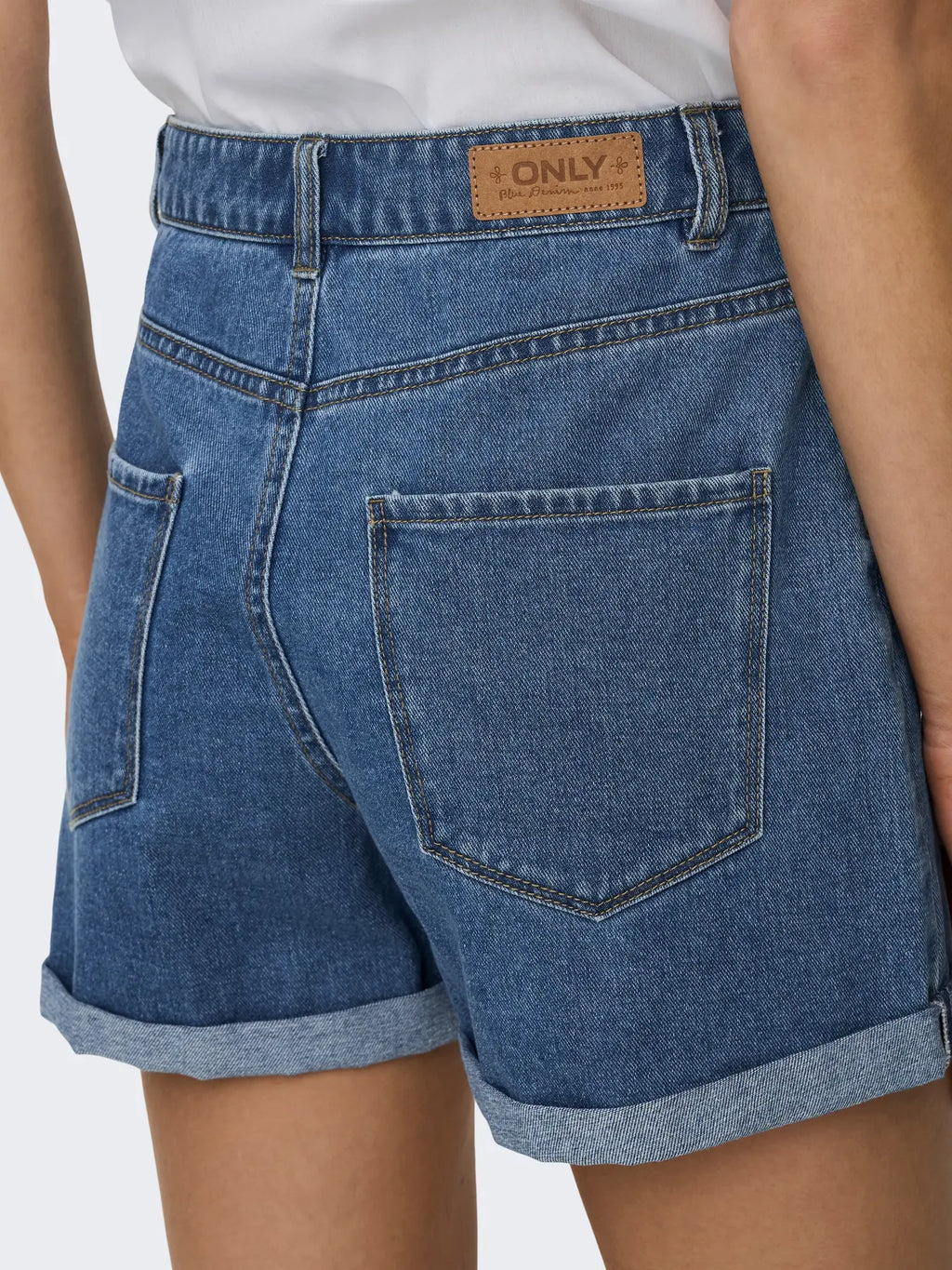 Only donna short VEGA HW MOM 15230571