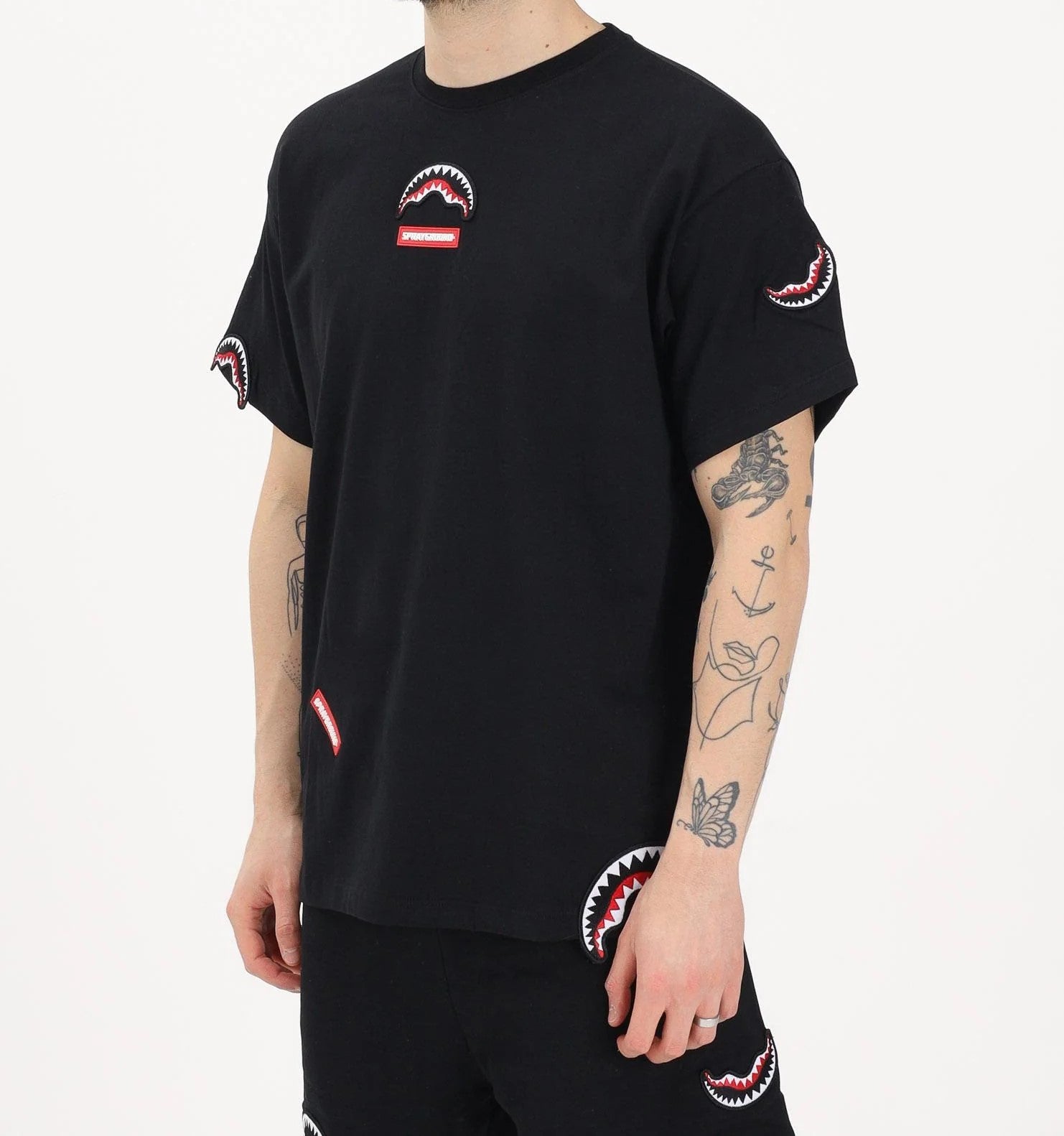 Sprayground uomo t-shirt SHARK PATCHES SP846BLK