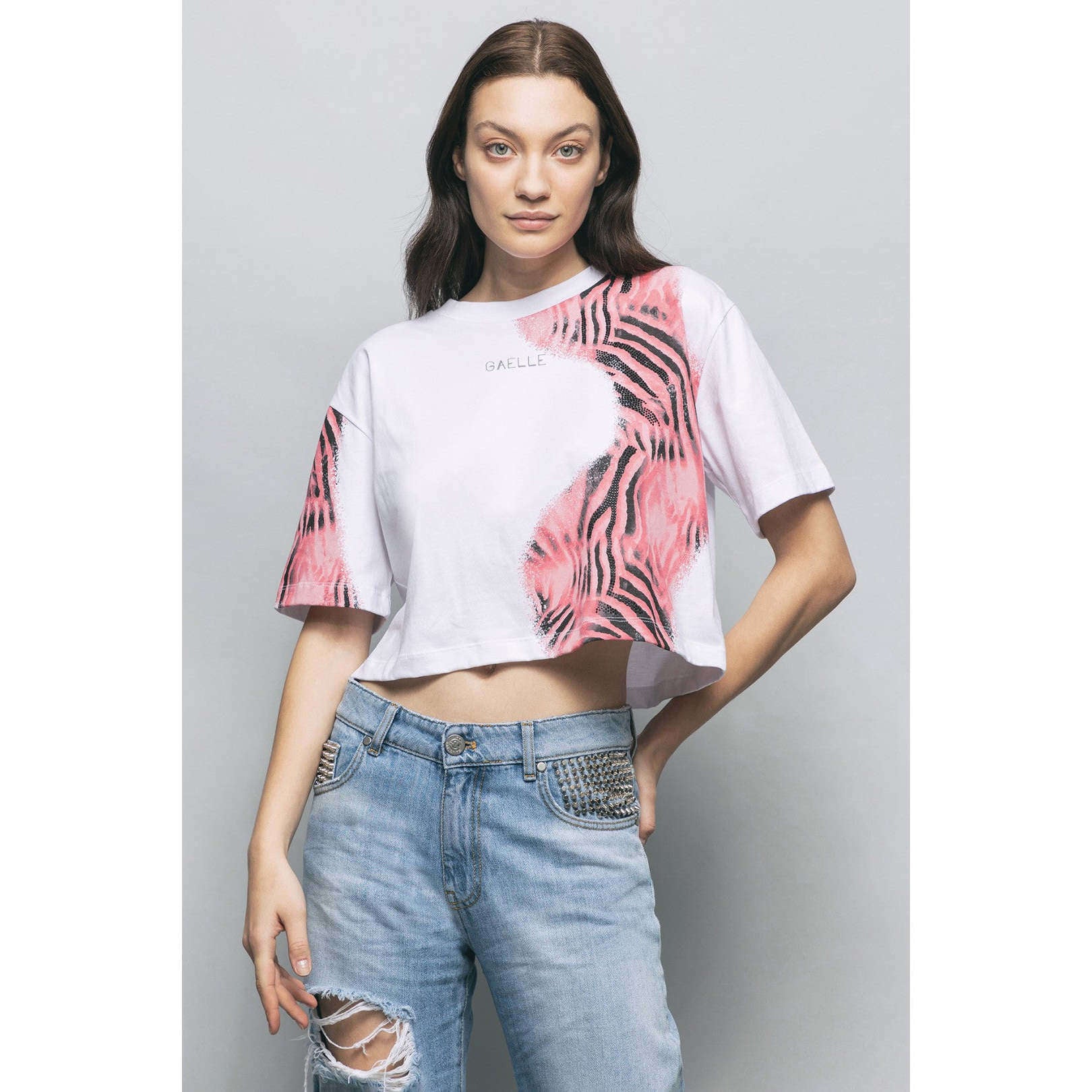 Gaelle Donna T-shirt Bianca con Stampa Rosa Cropped GBDP17071